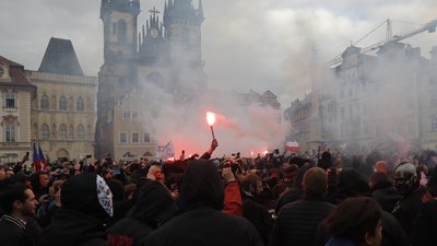 У Празі на акції проти посиленого карантину сталися сутички з поліцією, десятки затриманих У Празі на акції проти посиленого карантину сталися сутички з поліцією, десятки затриманих
