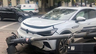 У центрі Одеси зіткнулися дві автівки: трьох людей госпіталізували