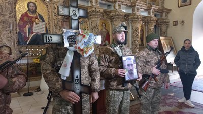 У Полтаві прощаються із двома військовими, які загинули на війні