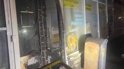 Підпалене відділення Укрпошти