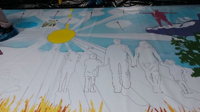 "Можна стати каменем": родичі загиблих військових створили на їх честь картину у Сумах "Можна стати каменем": родичі загиблих військових створили на їх честь картину у Сумах