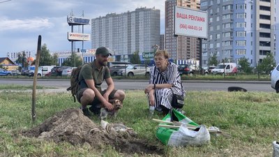 "Два дні ніхто не приїжджав". Вибух у будинку на Позняках: де живуть люди за рік після трагедії
