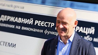 267 тисяч зарплати та дві квартири. Що задекларував Труханов