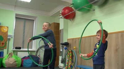 "Вони дуже налякані": як у Черкасах працюють з дітьми-переселенцями "Вони дуже налякані": як у Черкасах працюють з дітьми-переселенцями