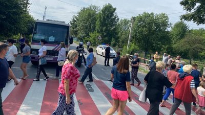 На Прикарпатті перекрили дорогу "Мукачево - Львів" На Прикарпатті перекрили дорогу "Мукачево - Львів"