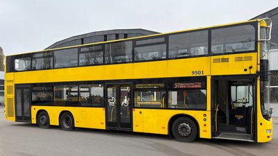 Двоповерховий міський автобус
