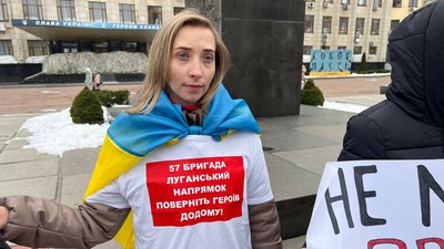"Не мовчи — полон вбиває": у Житомирі відбулася акція на підтримку військовополонених "Не мовчи — полон вбиває": у Житомирі відбулася акція на підтримку військовополонених