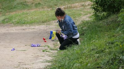 "Може, з небес тепер рятуватиме". У Глухові попрощалися із захисником Юрієм Приймачком "Соколом"