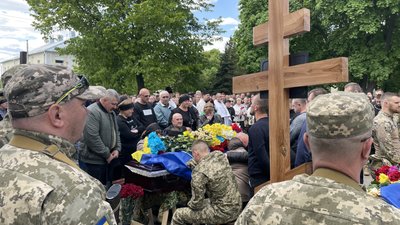 У Полтаві попрощалися із десятьма воїнами: як це було