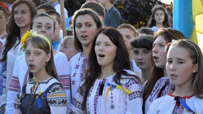 Столичним школярям рекомендували виконувати гімн перед уроками