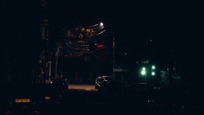 Вулиця поблизу Центрального парку імені Шевченка — у вечірній час він не освітлюється Вулиця поблизу Центрального парку імені Шевченка — у вечірній час він не освітлюється