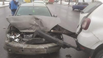 У Тернополі в аварію потрапив автомобіль, який перевозив вакцину від COVID-19 У Тернополі в аварію потрапив автомобіль, який перевозив вакцину від COVID-19