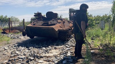 День з саперами: як розміновують деокуповані села на Харківщині — репортаж День з саперами: як розміновують деокуповані села на Харківщині — репортаж