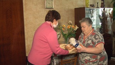 Соціальні працівники, які працюють під час карантину, отримають 100% надбавки до зарплати в червні
