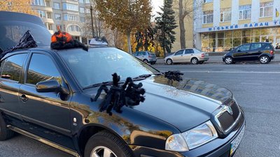 У Миколаєві водійка таксі прикрасила свою автівку до Геловіну