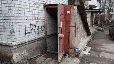 В повітряну тривогу в укритті житомирянин виявив тіло людини