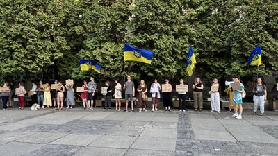 Ужгородці вдруге за день вийшли на акцію проти відставки Федорова