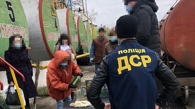 В "Укрзалізниці" вкрали палива на мільйон гривень. Залізничників затримала поліція