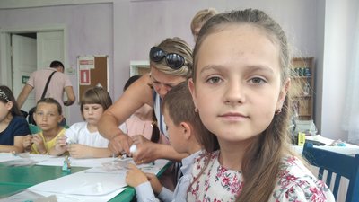 Діти для ЗСУ – на Житомирщині діти малювали малюнки та виготовляли обереги Діти для ЗСУ – на Житомирщині діти малювали малюнки та виготовляли обереги