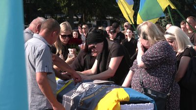 У Рівному попрощалися із 21-річним військовим Романом Кужелем У Рівному попрощалися із 21-річним військовим Романом Кужелем