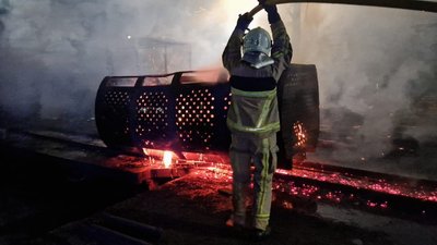 На Закарпатті сталася пожежа на території підприємства із виробництва деревного вугілля На Закарпатті сталася пожежа на території підприємства із виробництва деревного вугілля