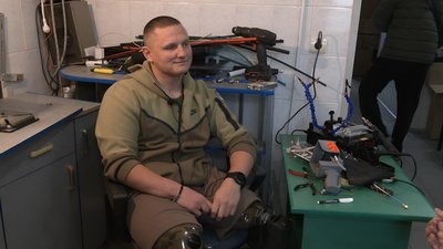 На Прикарпатті військові та волонтери збирають РЕБи На Прикарпатті військові та волонтери збирають РЕБи