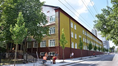 У Чернігові на Гончій замість спиляних дерев висадили 14 лип У Чернігові на Гончій замість спиляних дерев висадили 14 лип