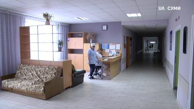 Іще одна жінка травмувалася, випавши з маршрутки у Сумах