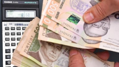 Окупаційна влада заборонила обіг гривні на лівому березі Херсонщини: як виживають місцеві жителі