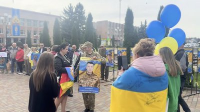 У Христинівці зустріли звільненого з полону захисника Олександра Клименка