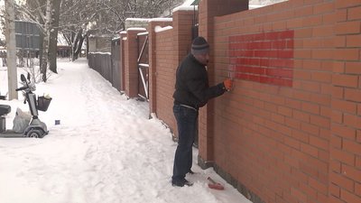 За пів року замалював близько 200 написів. Житель Херсонщини бореться з рекламою наркотиків За пів року замалював близько 200 написів. Житель Херсонщини бореться з рекламою наркотиків