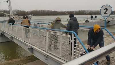 До Ізмаїльського морського вокзалу прибули п'ять катерів з допомогою від Румунії До Ізмаїльського морського вокзалу прибули п'ять катерів з допомогою від Румунії