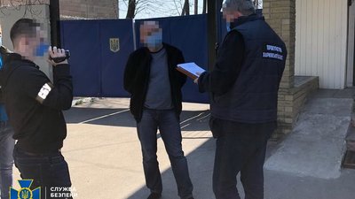 Начальника відділення поліції на Харківщині підозрюють у хабарництві на карантині