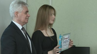 Школярі закінчили курс програмування Школярі закінчили курс програмування