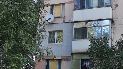 У Запоріжжі ліквідовують наслідки нічної атаки армії РФ: що розповідають очевидці У Запоріжжі ліквідовують наслідки нічної атаки армії РФ: що розповідають очевидці