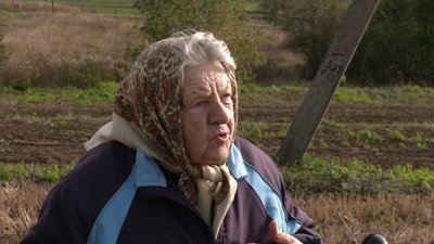 Через похилену опору жінка не може зорати город. Історія з рівненського села