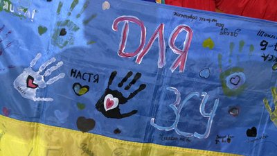 У селищі на Рівненщині волонтерки шиють на запити військових масккомплекти і ноші для поранених У селищі на Рівненщині волонтерки шиють на запити військових масккомплекти і ноші для поранених