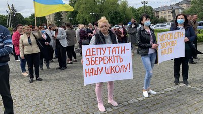 Депутати не проголосували за припинення ліквідації Великоберезнянської школи-інтернату