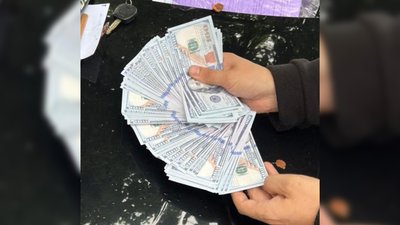 На Львівщині чоловіка підозрюють у продажі автомобілів призначених для ЗСУ На Львівщині чоловіка підозрюють у продажі автомобілів призначених для ЗСУ