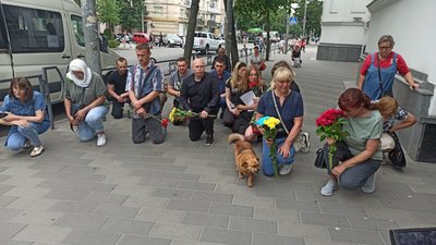 У Житомирі попрощалися із загиблим військовим Романом Бойком У Житомирі попрощалися із загиблим військовим Романом Бойком