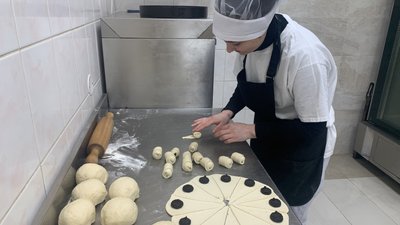 Хотіли працювати, щоб відволіктися: історія пекарок з Донеччини, які переїхали в Ужгород Хотіли працювати, щоб відволіктися: історія пекарок з Донеччини, які переїхали в Ужгород