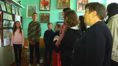 На відкриття виставки Артема й Олени прийшли педагоги, односельці, однокласники та друзі. На відкриття виставки Артема й Олени прийшли педагоги, односельці, однокласники та друзі.
