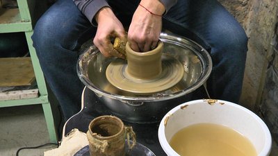 "Це лабораторія часу": у Маріуполі для дітей відкрили гончарну майстерню "Це лабораторія часу": у Маріуполі для дітей відкрили гончарну майстерню