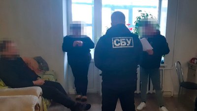 Виготовляли сюжети для виправдовування агресії РФ: на Чернігівщині блогеру та його співмешканці повідомили про підозру