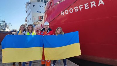 Завершив перший антарктичний сезон. Через війну криголам "Ноосфера" не може повернутися до Одеси Завершив перший антарктичний сезон. Через війну криголам "Ноосфера" не може повернутися до Одеси