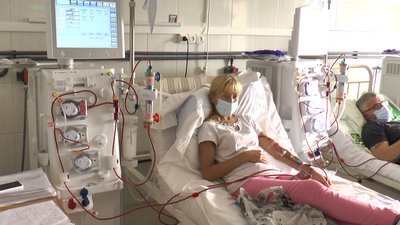 Діана Анюк під час процедури гемодіалізу Діана Анюк під час процедури гемодіалізу