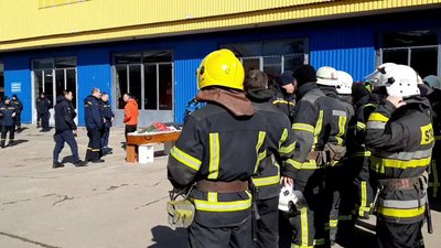 У Харкові прощаються з рятувальником, загиблим внаслідок обстрілу У Харкові прощаються з рятувальником, загиблим внаслідок обстрілу