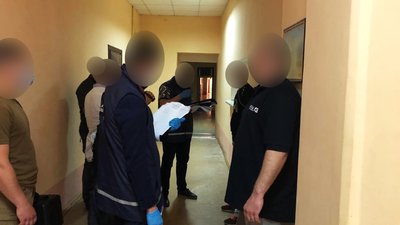 У Хмельницькому працівника військомату підозрюють в отриманні хабаря