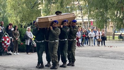 На Харківщині поховали захисника Маріуполя Тараса Білика На Харківщині поховали захисника Маріуполя Тараса Білика