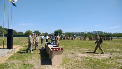 На Херсонщині морським піхотинцям вручили нагороди та берети до дня морської піхоти України